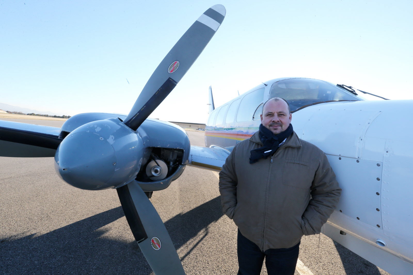 Jean-Jérôme posing between the fuselage and propeller of our PA-31